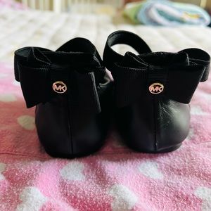 Toddler Michael by Michael Kors Strappy dress shoes with bow at back - EEUC